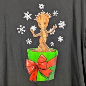 Marvel Baby Groot Xmas Graphic T-Shirt XL Black Holiday Snowflakes Mad Engine